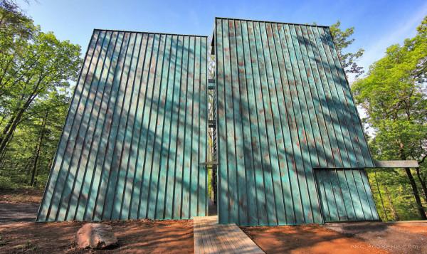 铜外壳房屋建筑-它看起来像两个分隔的玻璃桥,阳光从地面上升壁---酷图编号4