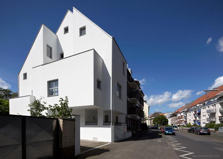 白色山墙立面联排别墅---酷图编号1