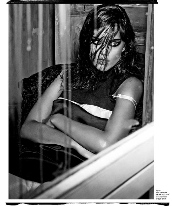 艾米莉-毫不费力令人震惊别致的服装---酷图编号5