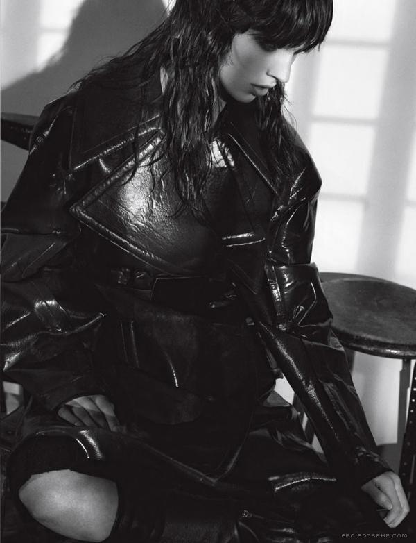 朱莉安娜-精致简约硬朗的女孩---酷图编号2