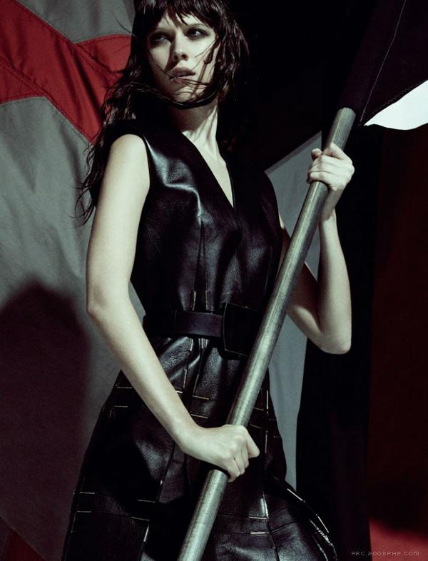 朱莉安娜-精致简约硬朗的女孩---酷图编号1