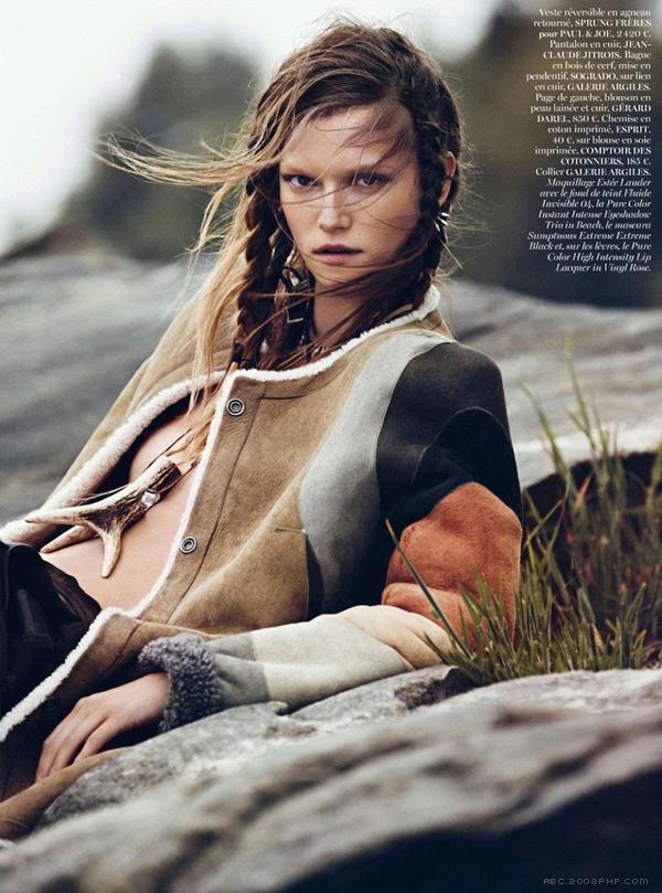 拉克兰贝利-百丽时尚巴黎-夹克,针织和撕破的牛仔裤,打造一个复古朋克风部落装---酷图编号1067495