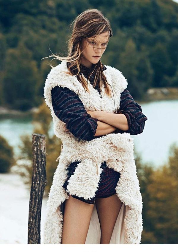 拉克兰贝利-百丽时尚巴黎-夹克,针织和撕破的牛仔裤,打造一个复古朋克风部落装---酷图编号1067496