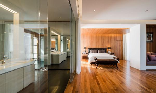 泰国一幢三层高的白色房屋设计-有三个卧室,两个额外的浴室和特色房,还有一个小型游泳池和屋顶甲板露台---酷图编号11