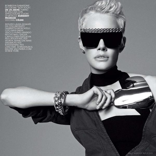 Marie Claire玛丽克莱尔意大利-一个滑板,穿着厚厚的金链子,黑色皮革和强烈的高跟鞋---酷图编号6