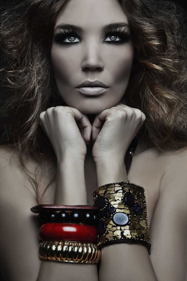 Tribal-部落“土豪金”美女人像图片