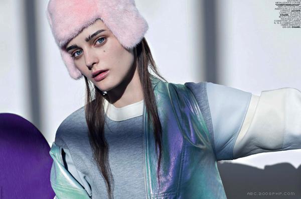 玛丽克莱尔意大利2013年10-鲜艳的颜色,粉彩和金属装饰,构成一幅现代化,未来派风格时装秀---酷图编号11