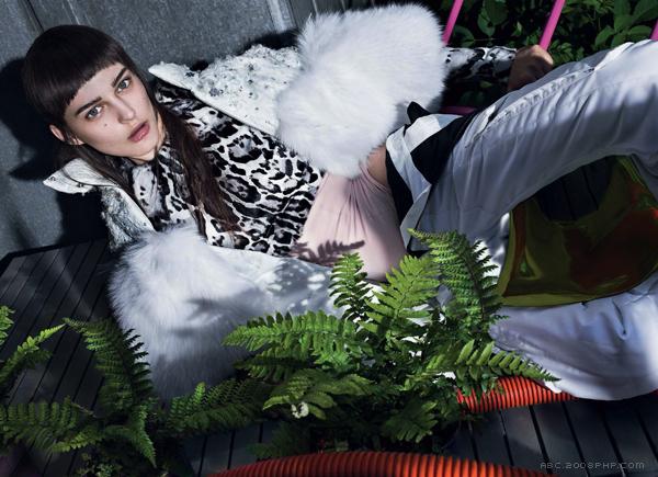 玛丽克莱尔意大利2013年10-鲜艳的颜色,粉彩和金属装饰,构成一幅现代化,未来派风格时装秀---酷图编号7