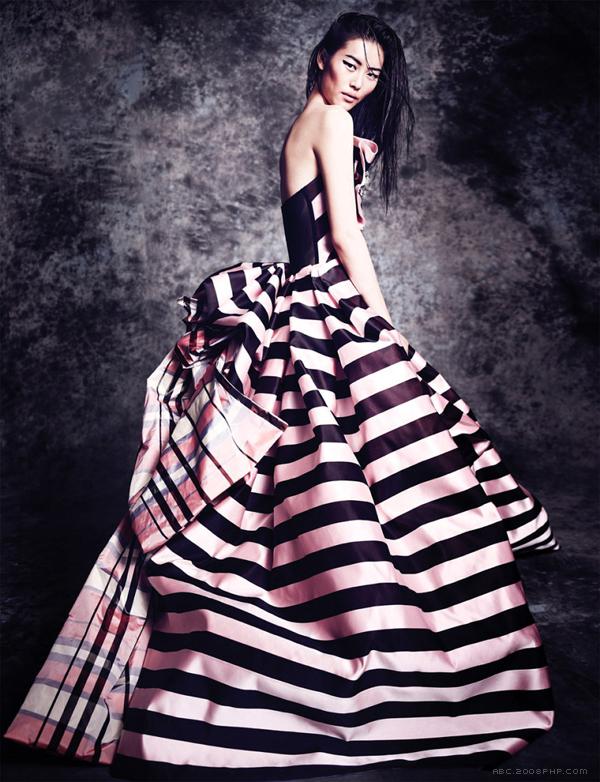 刘雯-Vogue泰国-模特刘雯她保持了激烈的态度,因为她带来了“皇后”新衣服-优雅大胆时尚创意的时装秀---酷图编号5