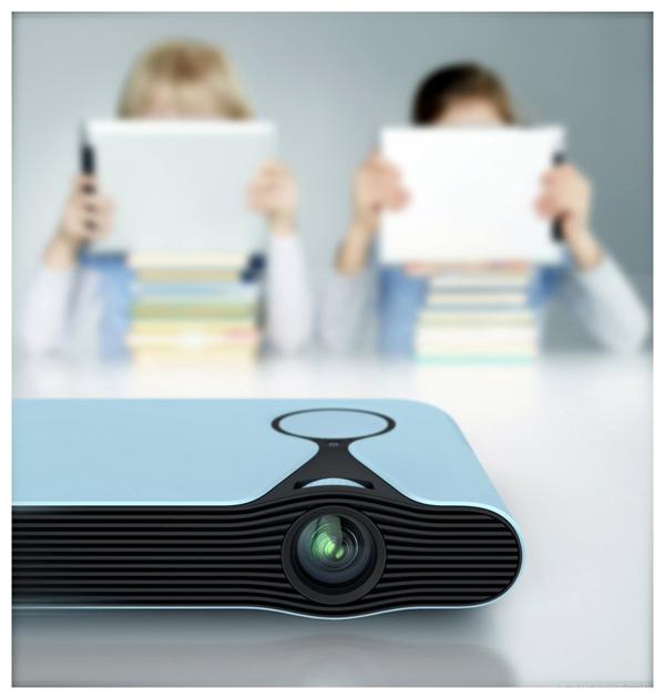 OPTOMA ML概念学校投影机-集成了媒体播放器,Microsoft Office查看器,内置扬声器,让教师项可以控制演示,无需鼠标和一台电脑。还能获取WiFi联接装置(手机,平板, PC/Mac机,SD卡)无线投影---酷图编号2