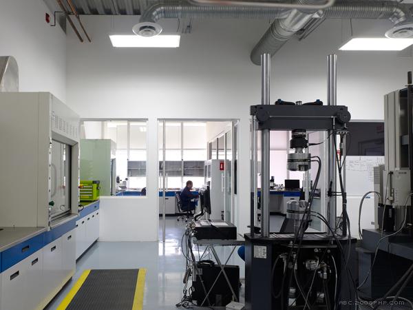 Metalsa SA汽车底盘公司建筑总部楼-几何图形绘制的锯齿型屋顶,是一个家族式的公司,成立于1956年,坐落在墨西哥研究开发科技创新园,一期1750平方米,二期3500平方米,---酷图编号12