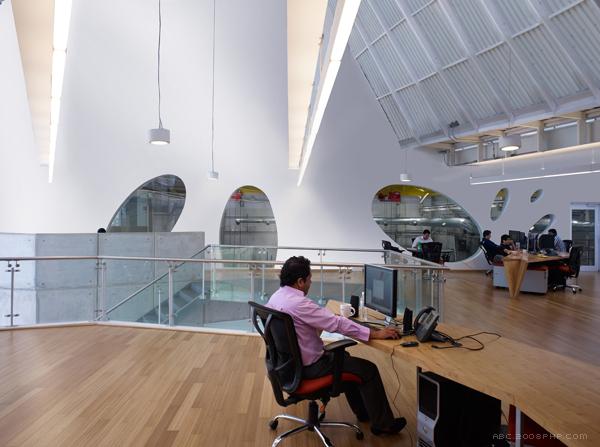 Metalsa SA汽车底盘公司建筑总部楼-几何图形绘制的锯齿型屋顶,是一个家族式的公司,成立于1956年,坐落在墨西哥研究开发科技创新园,一期1750平方米,二期3500平方米,---酷图编号8