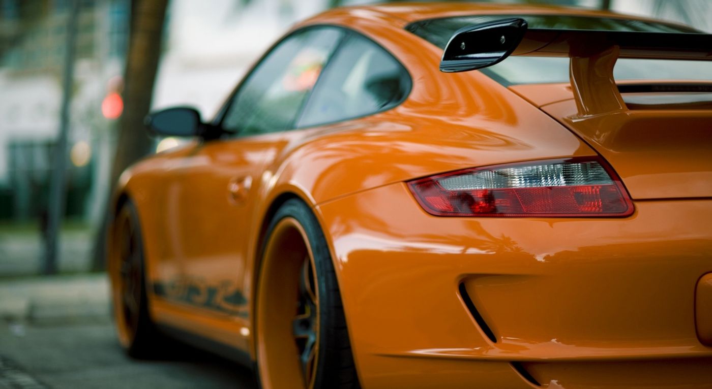 橙色保时捷圆润尾部壁纸图片