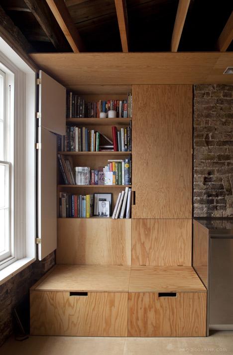 翻修的马厩-房子位于伦敦西部。英国工作室Jonathan Tuckey(乔纳森・塔基)作品-增加了骨骼的分区和天窗---酷图编号4