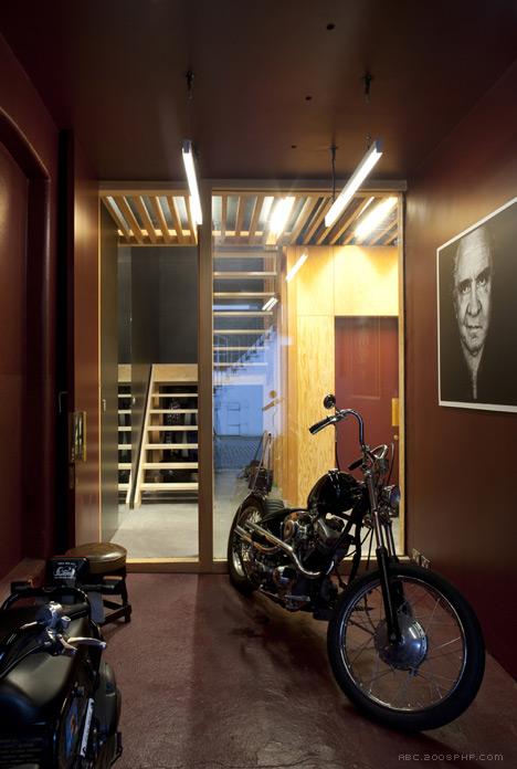 翻修的马厩-房子位于伦敦西部。英国工作室Jonathan Tuckey(乔纳森・塔基)作品-增加了骨骼的分区和天窗---酷图编号2