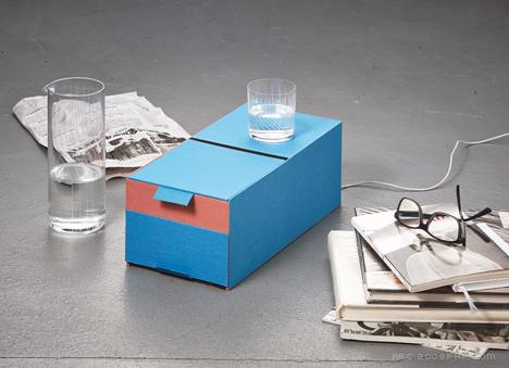 木质卧室家具-瑞士设计师弗洛里安・豪斯维特作品-胶订机部件组成的储物单元架---酷图编号1076695