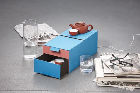 木质卧室家具-瑞士设计师弗洛里安・豪斯维特作品-胶订机部件组成的储物单元架---酷图编号1076696