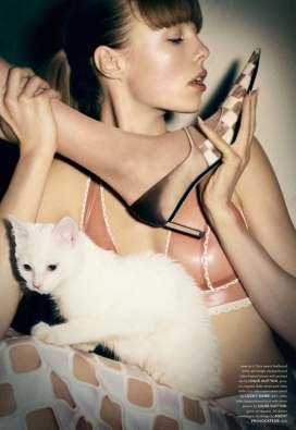 卡拉珍妮-高跟鞋和小猫的故事