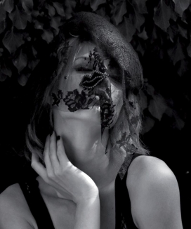 秘密花园-绿色动物雕塑寓言人像集