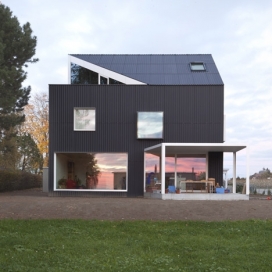 缺少一个角落的瑞士三角形屋顶露台房屋-中国建筑师EXH作品
