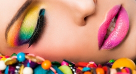 漂亮的彩妆女孩