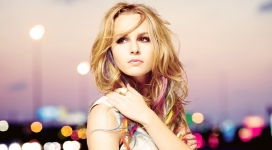 欧洲金发美女bridgit mendler壁纸