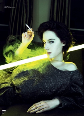 亲密春天的现代光学-尤利娅