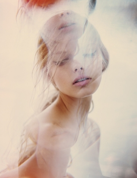 Rokus Darulis摄影师的重影镜头女人-亲密和美丽的眼睛