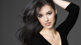 黑发美女-克里斯蒂娜