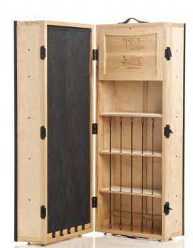 https://www.2008php.com/白桦树工具箱柜-超过600个独特的组件和250个精心联锁传统的关节，它有足够的悬挂空间，错综复杂的手工雕刻