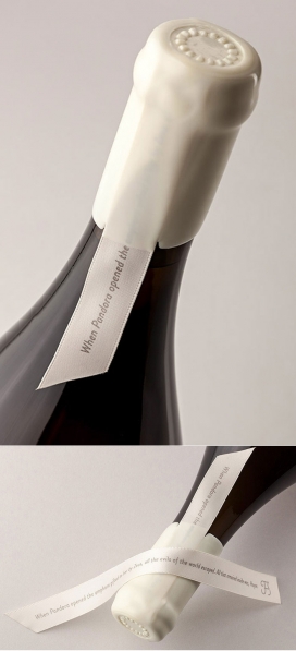 潘多拉的安芙兰-手绘花卉壁画和一个交织重叠字母P和A相结合的设计