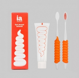 Interapothek牙膏包装-西班牙Eduardo del Fraile设计机构作品，灵感来自于概念牙膏，因为它被挤出管的弯曲轮廓形状