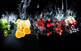 新鲜水果落水瞬间