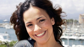 爱丽丝布拉加的灿烂微笑