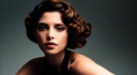 卷发欧女郎-阿什利格林