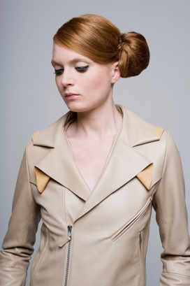 聚光灯背后的故事-莱拉罗谢勒人像