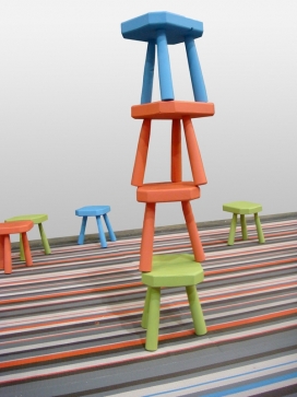Milking叠加彩色凳子