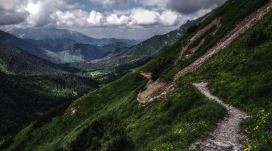 高清晰山上蜿蜒山路壁纸