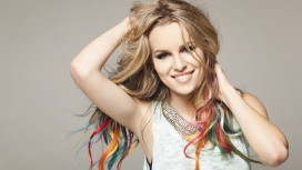 摸金发的金发美女门德勒