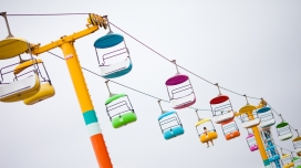 圣塔克鲁斯海滩栈道五彩缆车