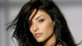 黑发欧女-埃里卡・塞拉