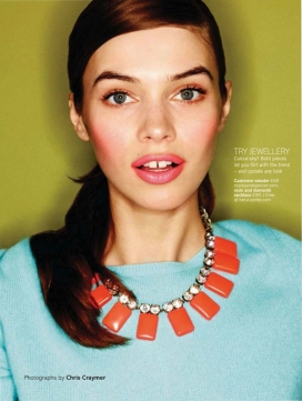 尤利亚・克里斯蒂-大胆的亮色和混合颜色时装秀