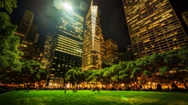 在纽约市布莱恩特公园城市夜景