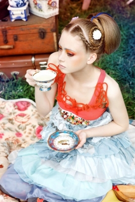 La légèreté 彩妆美女户外“盛宴”