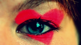 妇女红色眼睛彩妆睫毛