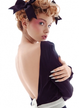 现代夫人-花枝招展