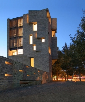 Apartment No.1-伊朗一号公寓-采用当地石材切割边角料建设的房屋大楼