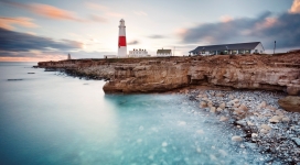 远方海边的灯塔