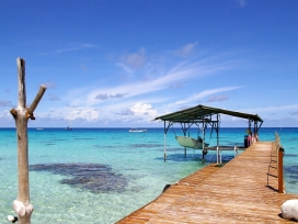 马尔马夫的海边旧浮桥