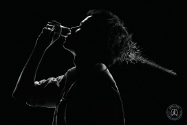 请勿酒后驾车基金会公益平面广告